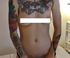Novinha tatuada + fotos nuas