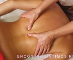 Dotado faz massagem yoni e sexo oral em senhoras