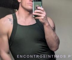 Homem à procura de um homem para conhecer